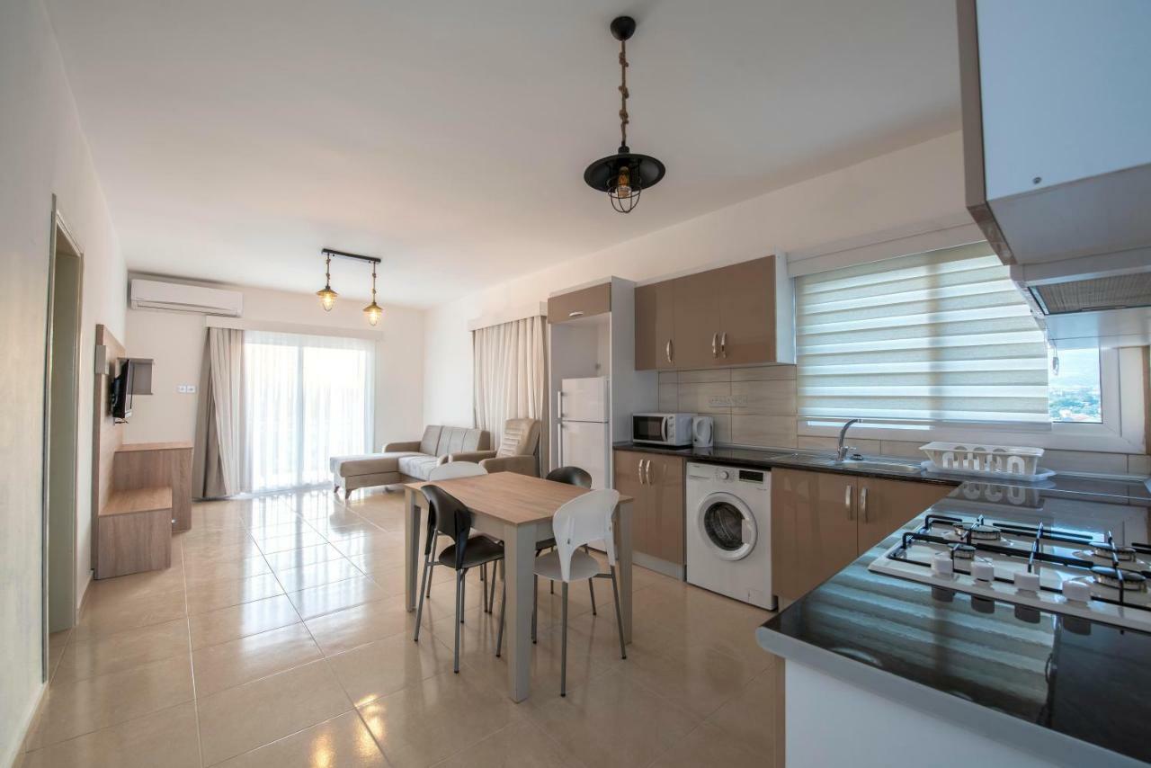 Deniz Airport Suites Nicosia Exterior foto