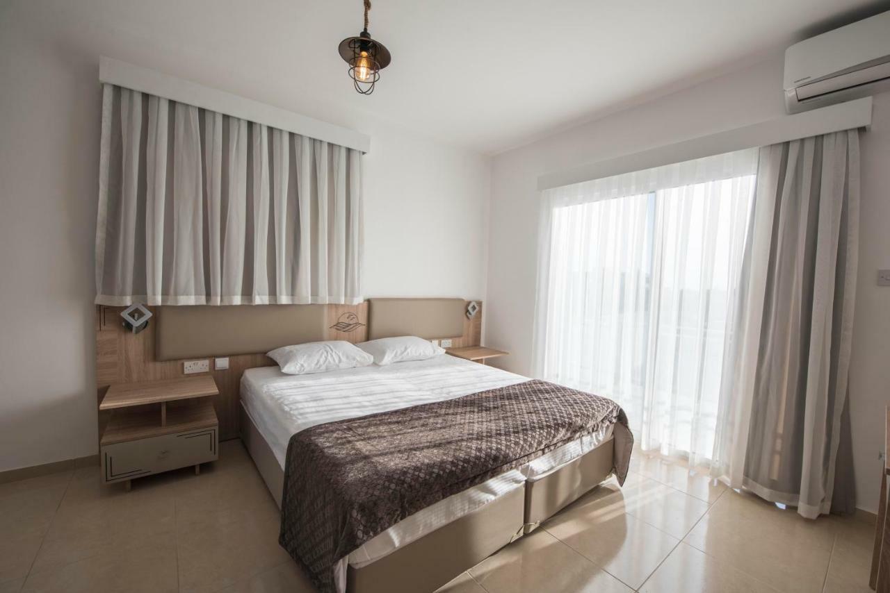 Deniz Airport Suites Nicosia Exterior foto