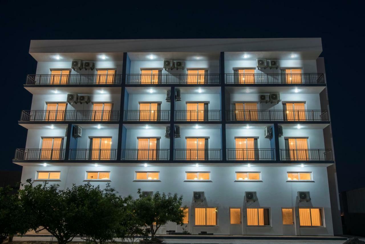 Deniz Airport Suites Nicosia Exterior foto