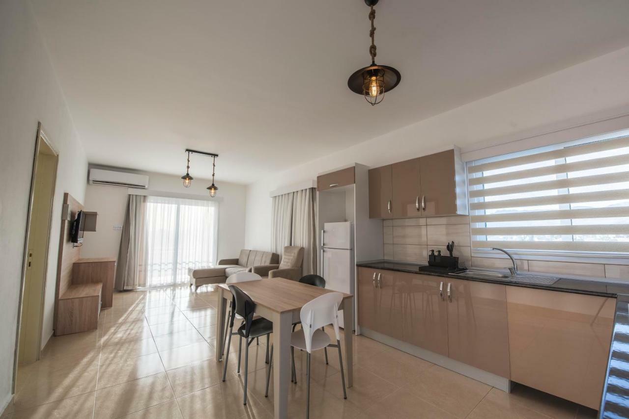 Deniz Airport Suites Nicosia Exterior foto